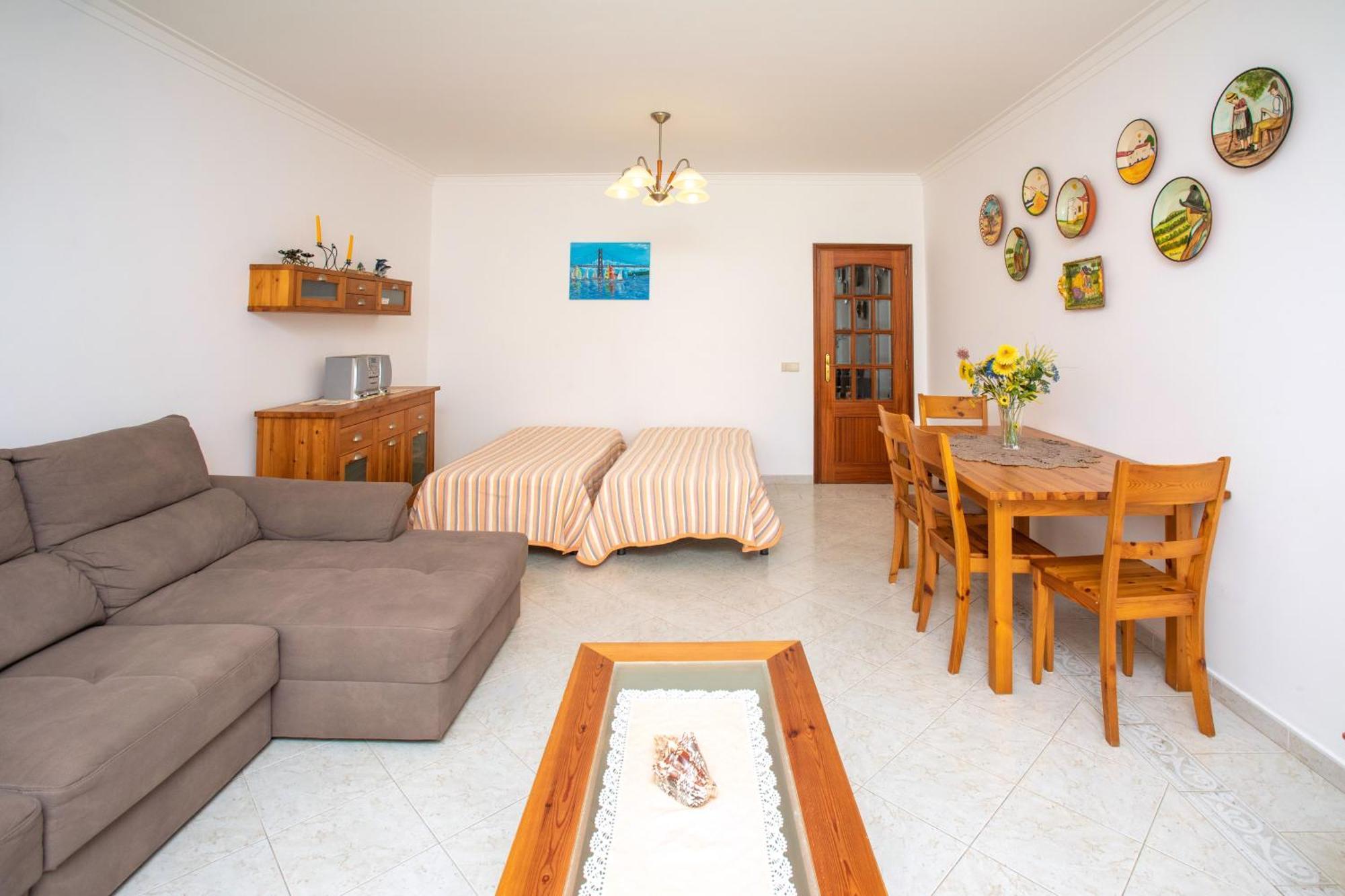 Apartamentos A Ramos: Beachfront Condos with Pool and Modern Amenities Albufeira Exterior photo