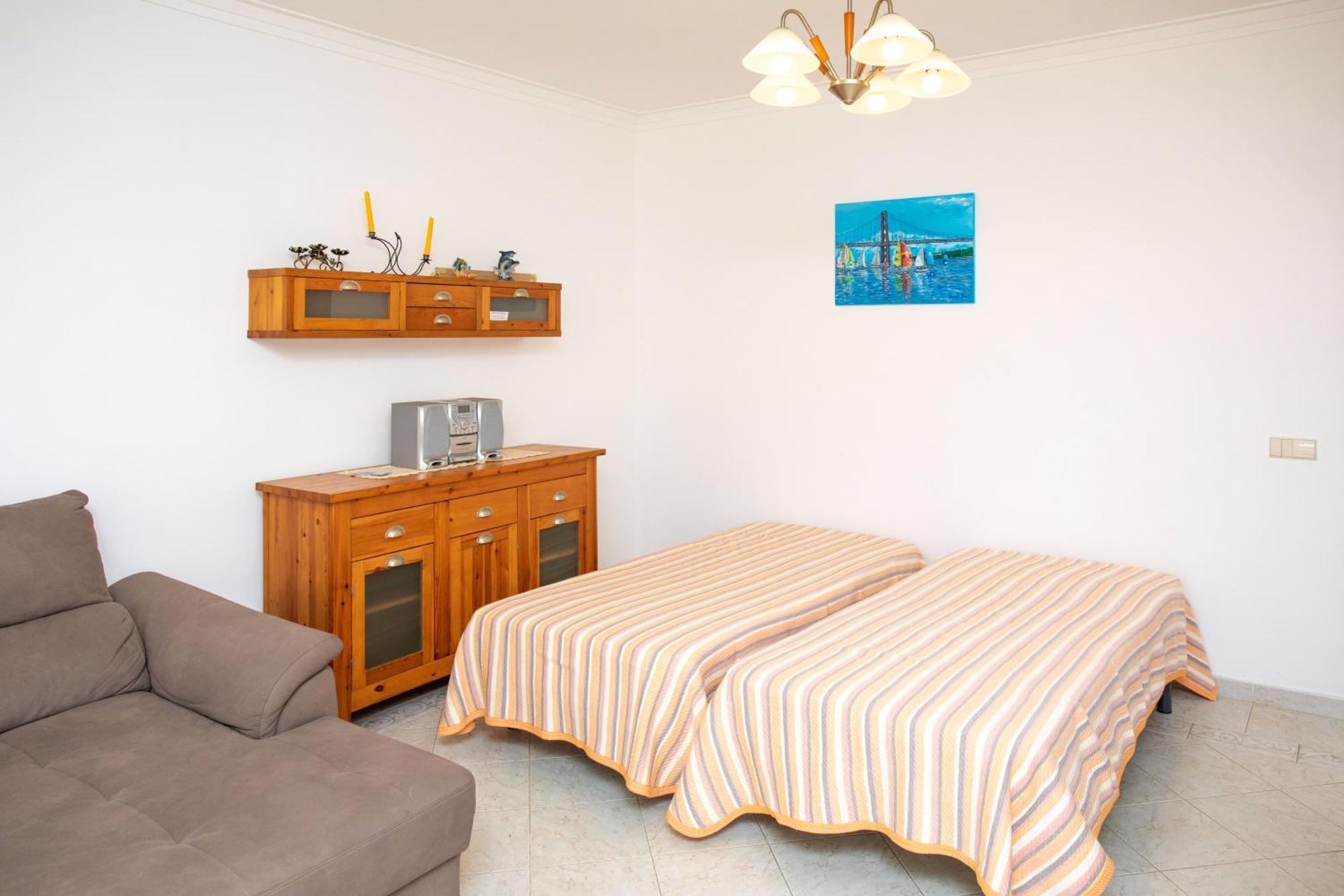 Apartamentos A Ramos: Beachfront Condos with Pool and Modern Amenities Albufeira Exterior photo