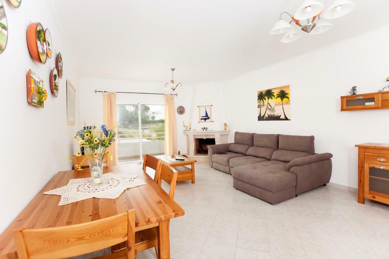 Apartamentos A Ramos: Beachfront Condos with Pool and Modern Amenities Albufeira Exterior photo