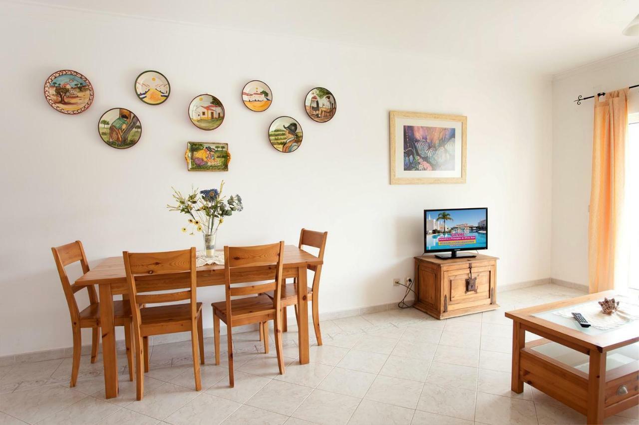 Apartamentos A Ramos: Beachfront Condos with Pool and Modern Amenities Albufeira Exterior photo